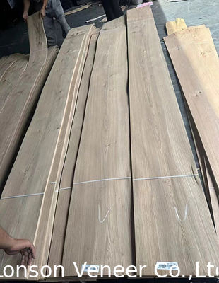 0.5mm Knotty Grade White Oak Wood Veneer สําหรับประตูเฟอร์นิเจอร์สไตล์เรโทร